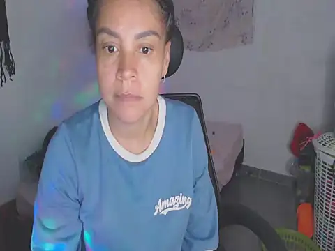 Chat +18 de shayna_cute ao vivo