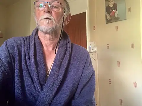 Czat XXX na żywo – Moonraker64