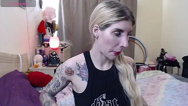 XXX chat uživo modela BLACKPeonyy