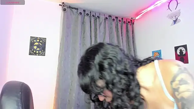 Chat +18 de indra_cam ao vivo