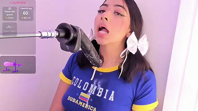 צ'אט XXX בשידור חי של cherry_skinny_