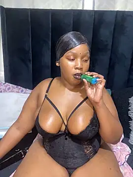 THICKBARBIE32 Adlı Modelin Canlı XXX Sohbeti