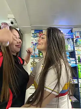 roouse élő XXX-chatje
