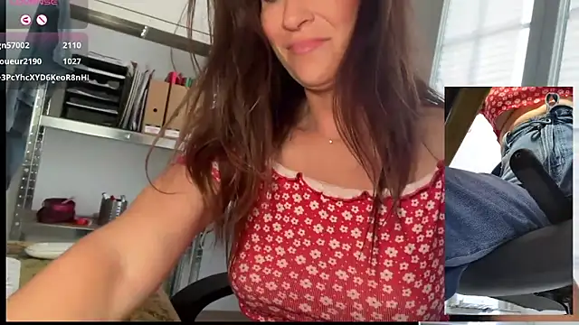 vanessadenice Adlı Modelin Canlı XXX Sohbeti