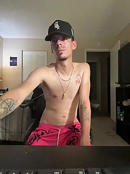 latinosatiro94's Live XXX Chat