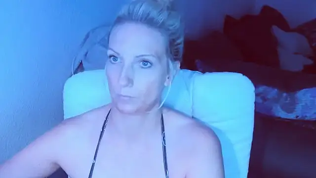 SexyJulia21 Adlı Modelin Canlı XXX Sohbeti