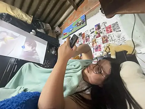 violeta_818 élő XXX-chatje