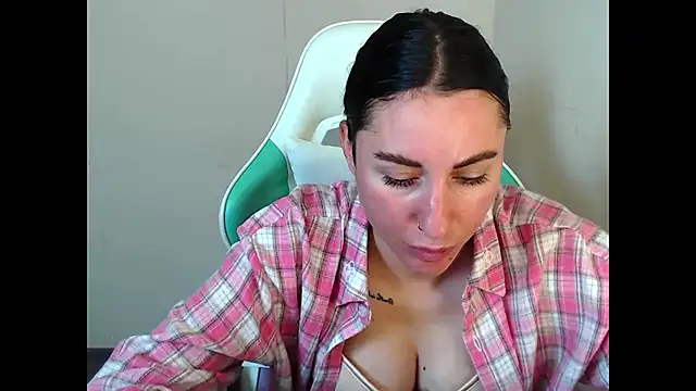 Cammil1a_horn's Live XXX Chat