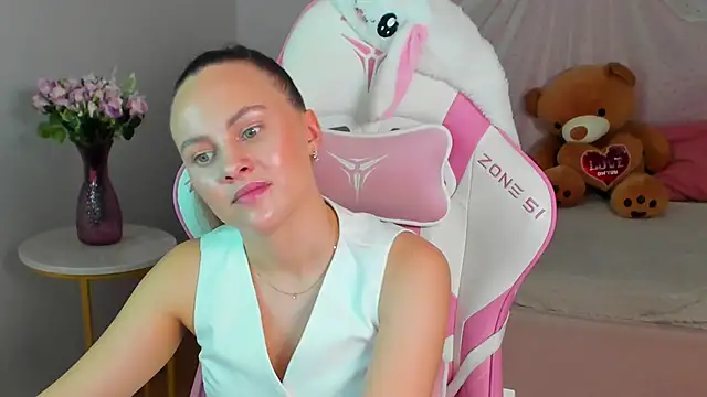 LumeriSoren's Live XXX Chat