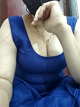 Saanvi-Sen Adlı Modelin Canlı XXX Sohbeti