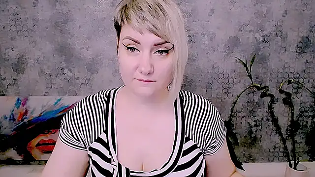 XXX chat uživo modela Djullia