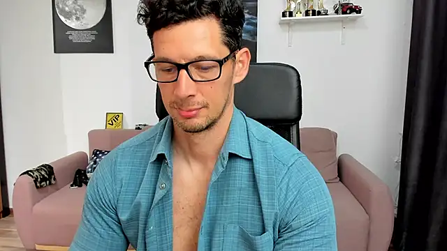 BrutusK08's Live XXX Chat
