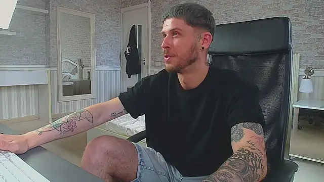 Онлайн чат XXX JonahShaw