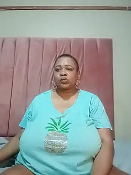 Chatroom XXX en direct de BUSTYQUEEN56_
