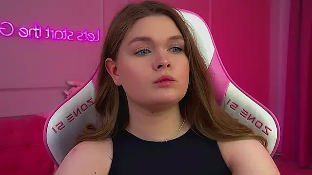 CrystalLyons' Live XXX Chat