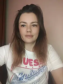 دردشة KrissSexi الجنسية المباشرة