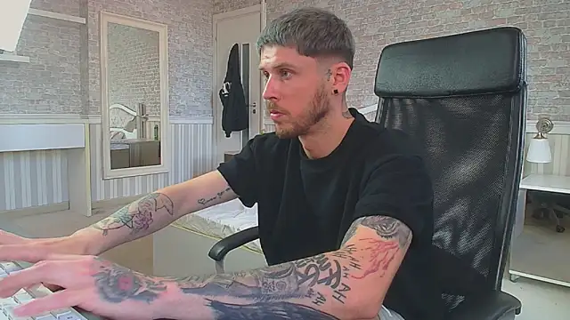 JonahShaw live XXX chat
