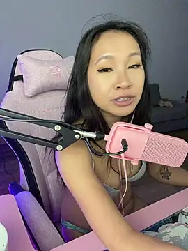 petiteTai Chat XXX in diretta