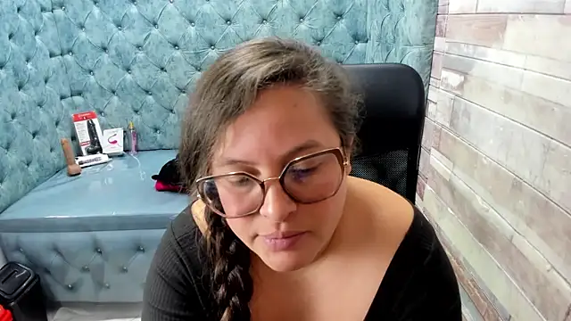 Chatroom XXX en direct de Sarah_Boobs_
