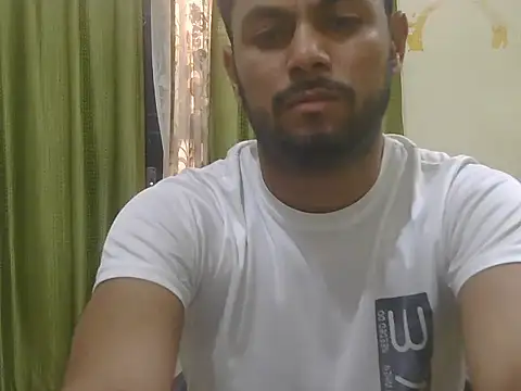StubborndesiboyのライブXXXチャット