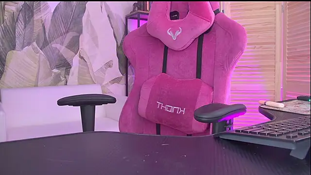 Chatroom XXX en direct de MilaStoyne