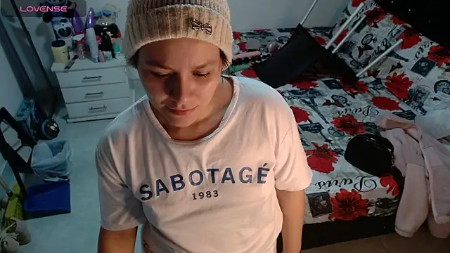 soniafuckboobs' Live XXX Chat