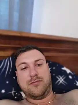 הופעת וובקאם של hugedickedd