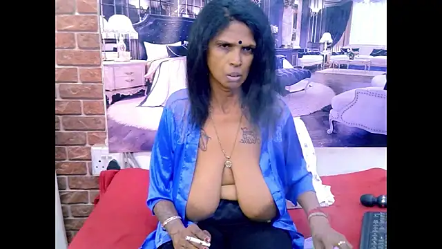 IndianVanya4u2u Chat XXX in diretta