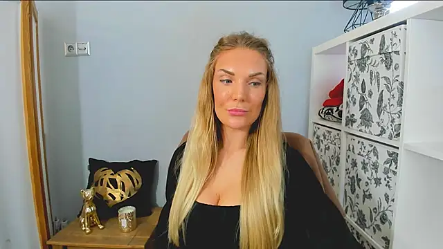 AulloraHoney's Live XXX Chat