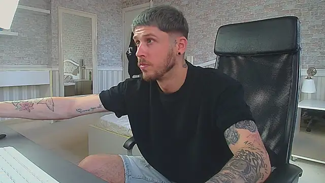 Chat XXX en directo de JonahShaw