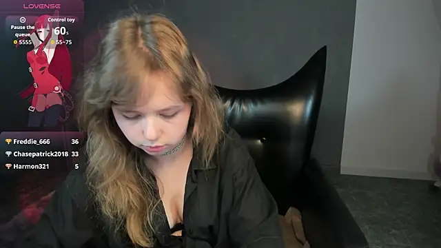 LeonaHicks' Live XXX Chat