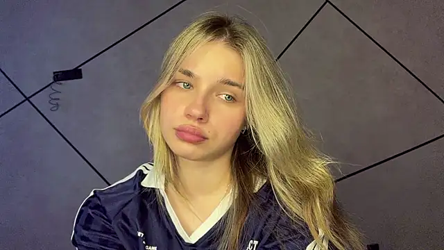 EarthaStinett Adlı Modelin Canlı XXX Sohbeti