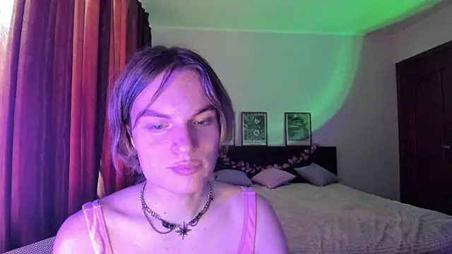 milliKira006 XXX чат на живо