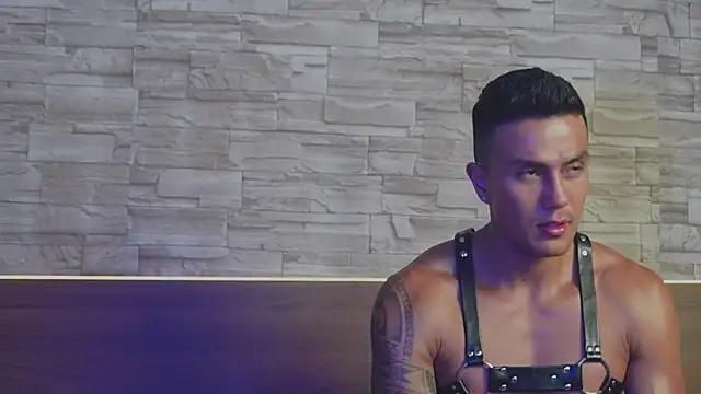 aaron_bolt – Naživo XXX chat