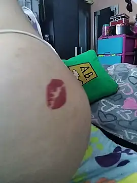 camile_milf élő XXX-chatje