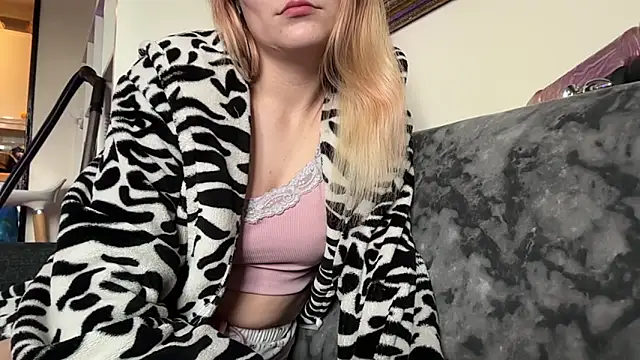 DisguisedTemptationXoxx's Live XXX Chat
