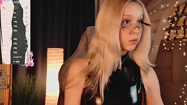 MaoqiBeverly Adlı Modelin Canlı XXX Sohbeti