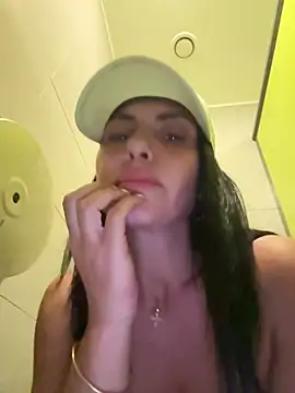KimKelly13 Adlı Modelin Canlı XXX Sohbeti