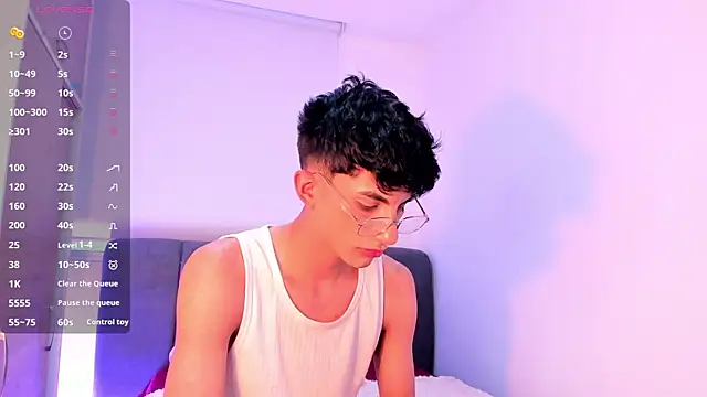 Chat +18 de Erick_Velveth ao vivo