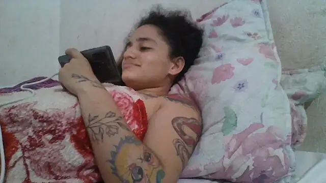 girl_tits élő XXX-chatje
