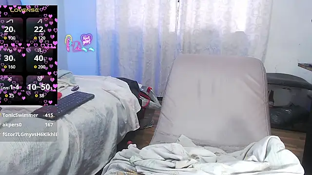 Kittywhiteass live XXX chat