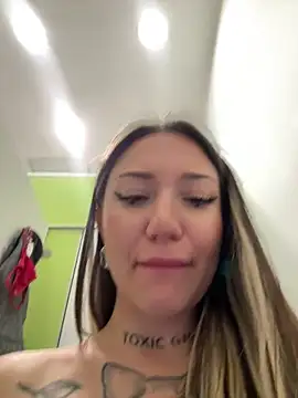 SaintSquirt Adlı Modelin Canlı XXX Sohbeti