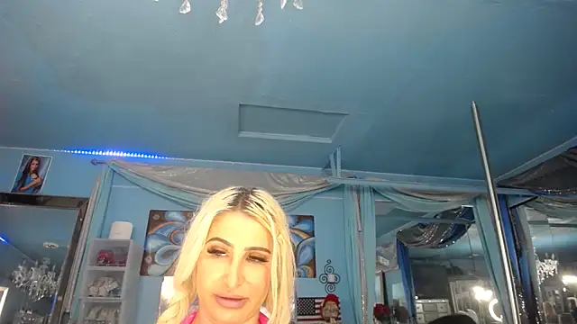 ADRIANNA_FOX élő XXX-chatje