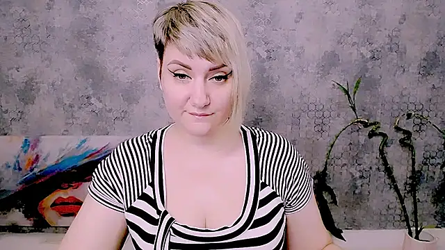 Djullia's Live XXX Chat