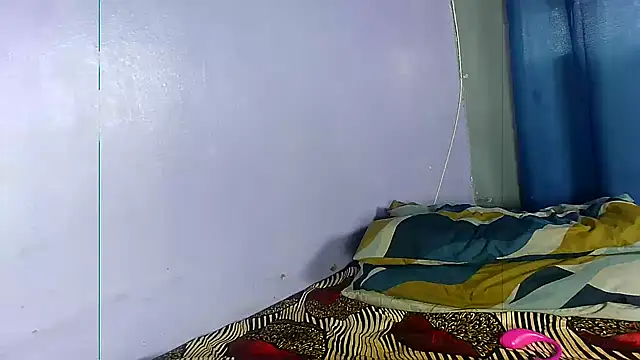 CurvyLara's Live XXX Chat