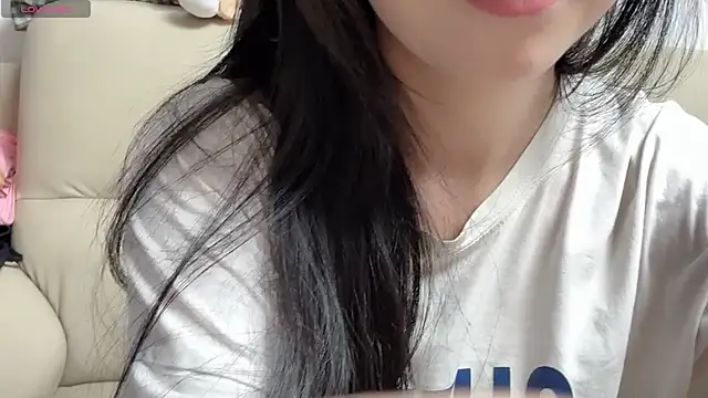 XIAOnaimao-001's Live XXX Chat