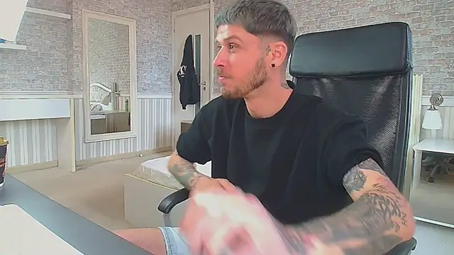 JonahShaw Live XXX Chat