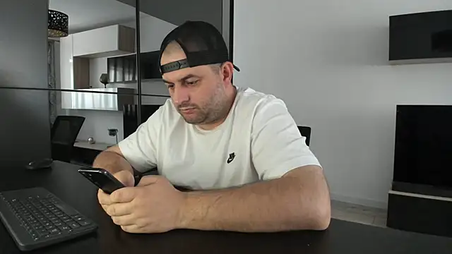 DravenPeak Chat XXX live