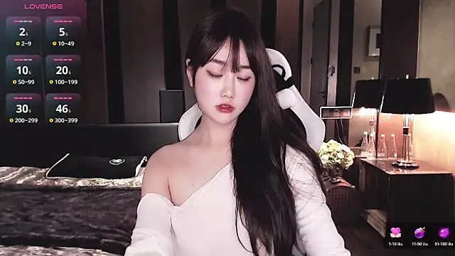Aurora_-77 Chat XXX in diretta