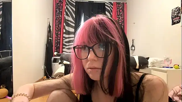 WifeAileen live XXX chat